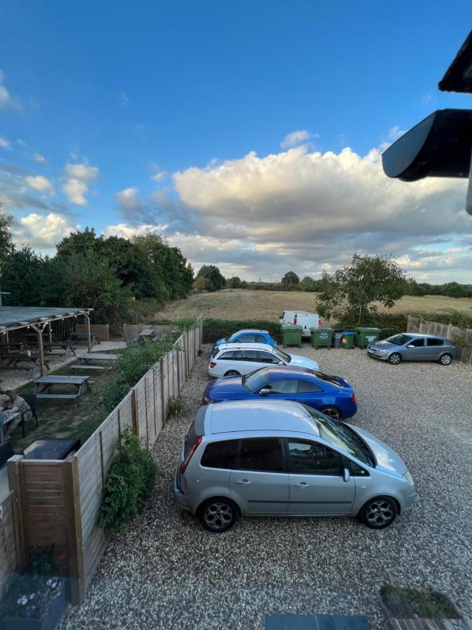 The Six Bells Hotell Beenham Exteriör bild
