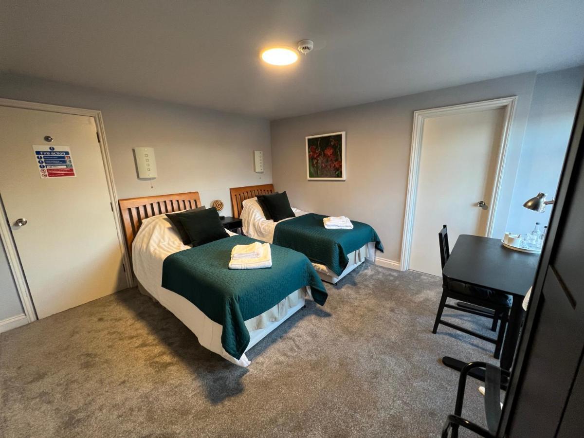 The Six Bells Hotell Beenham Exteriör bild