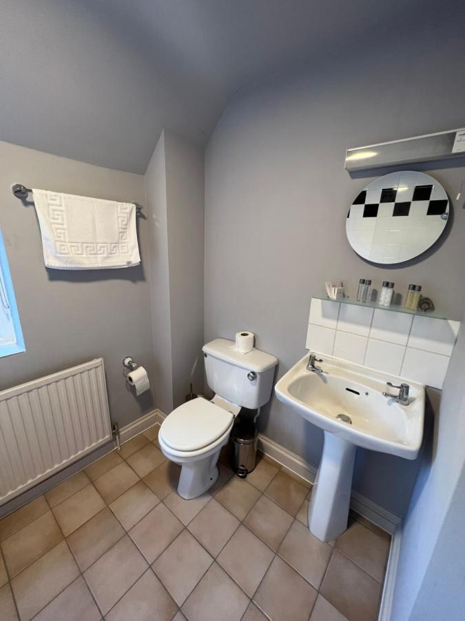The Six Bells Hotell Beenham Exteriör bild