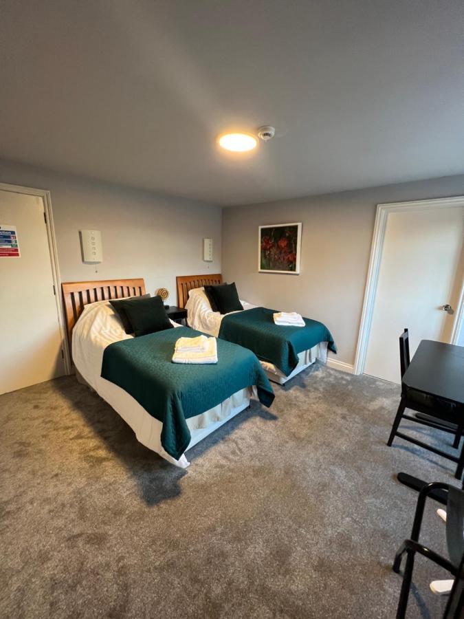 The Six Bells Hotell Beenham Exteriör bild