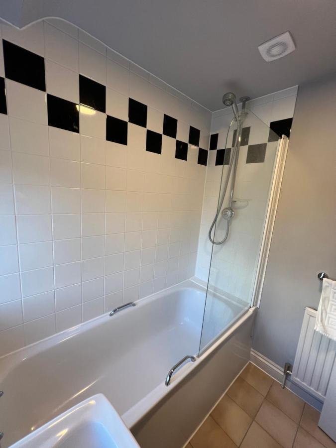 The Six Bells Hotell Beenham Exteriör bild