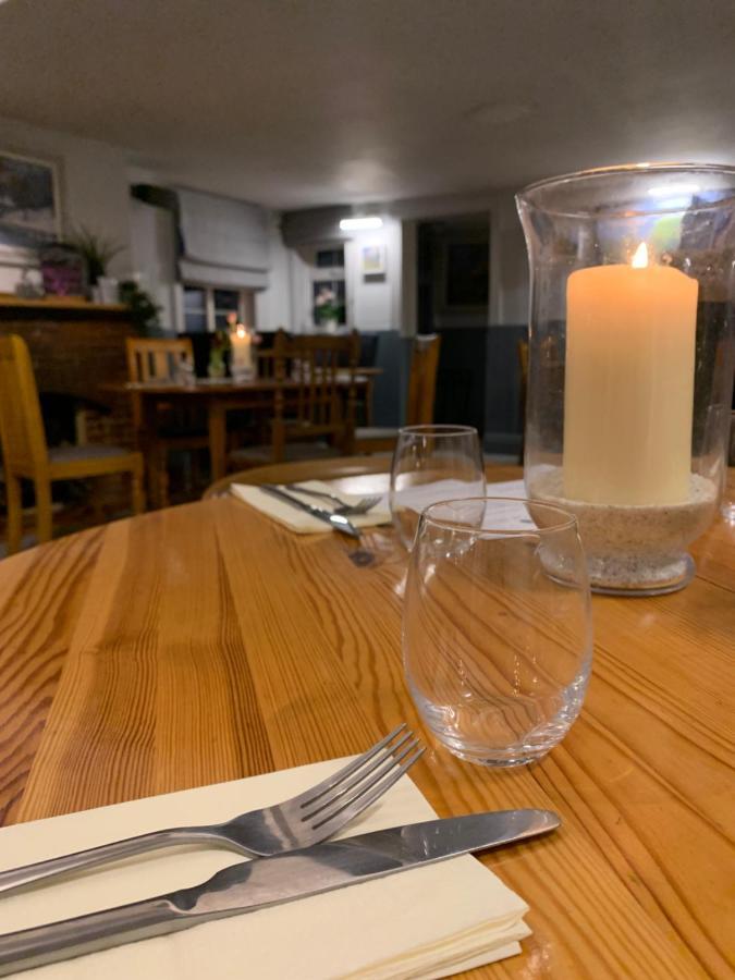 The Six Bells Hotell Beenham Exteriör bild
